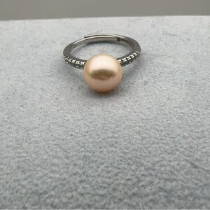 Sterling Silver Ring with Freshwater Cream Pearl